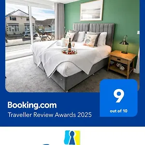Bournecoast - Stylish Flat With Balcony - Sea Glimpses - 10 Min Walk To - Parking - Wifi - Fm8406 , Bournemouth United Kingdom