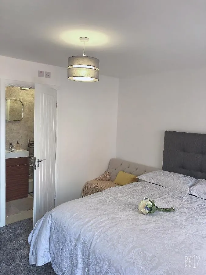 Apartment Flat 1 - Entire Modern Studio With En-Suite And Free Parking Close To Qmc, City Centre & Notts Uni Nottingham