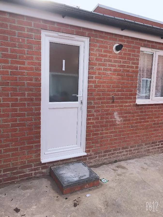 Flat 1 - Entire Modern Studio With En-Suite And Free Parking Close To Qmc, City Centre & Notts Uni Nottingham 0*,