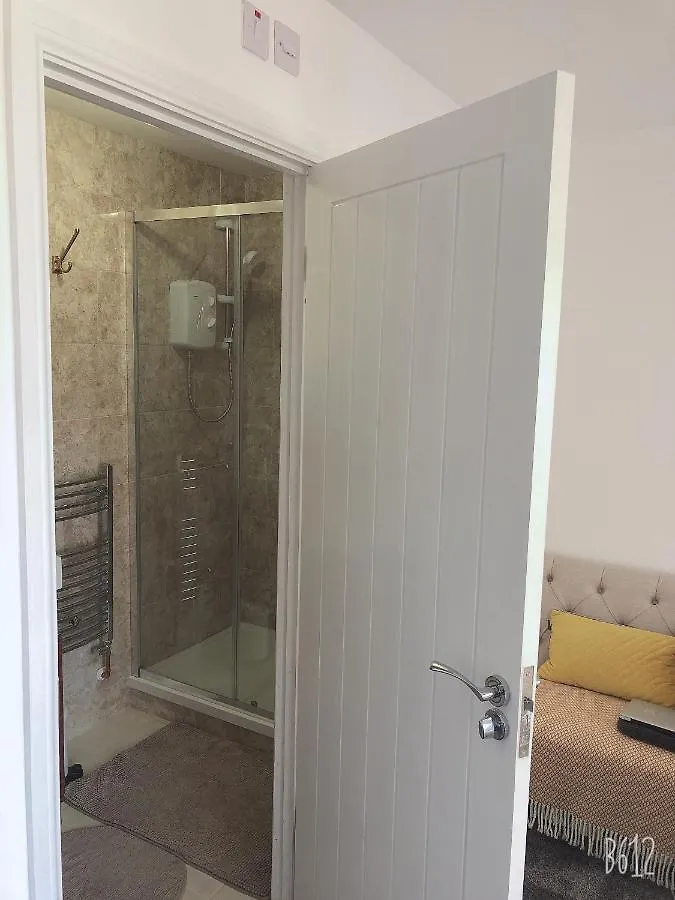 Flat 1 - Entire Modern Studio With En-Suite And Free Parking Close To Qmc, City Centre & Notts Uni Nottingham United Kingdom