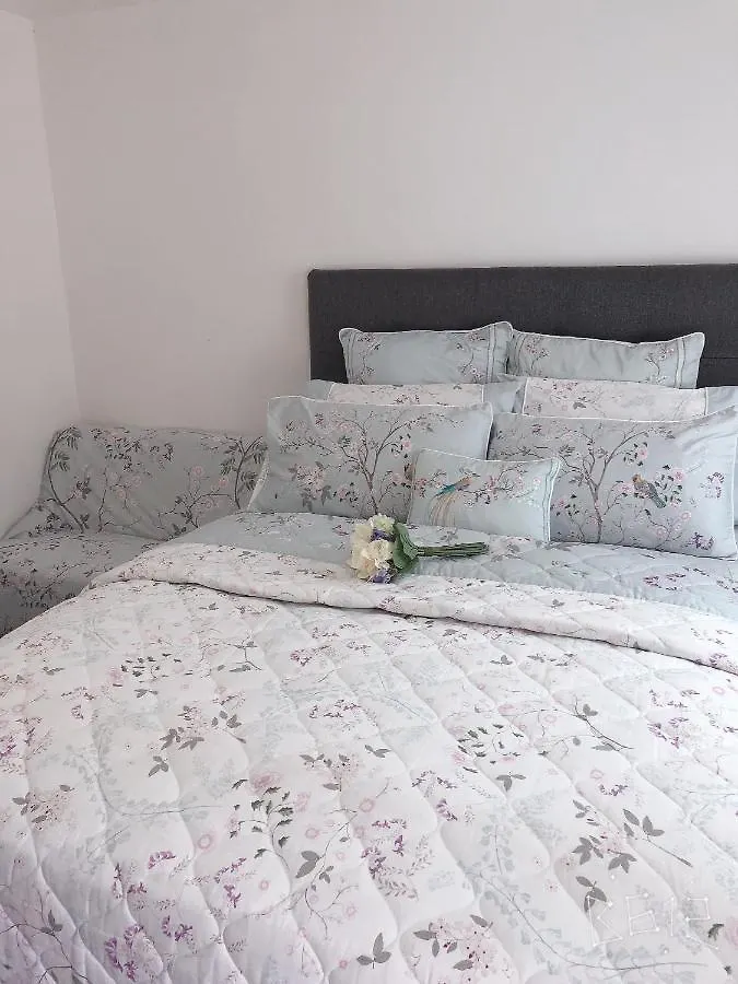 Flat 1 - Entire Modern Studio With En-Suite And Free Parking Close To Qmc, City Centre & Notts Uni Nottingham